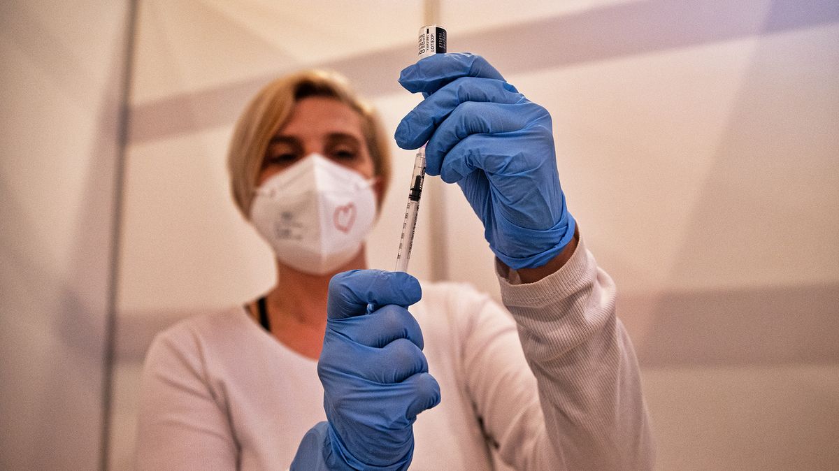 Laboratoř v Brně objevila dosud neznámou mutaci koronaviru